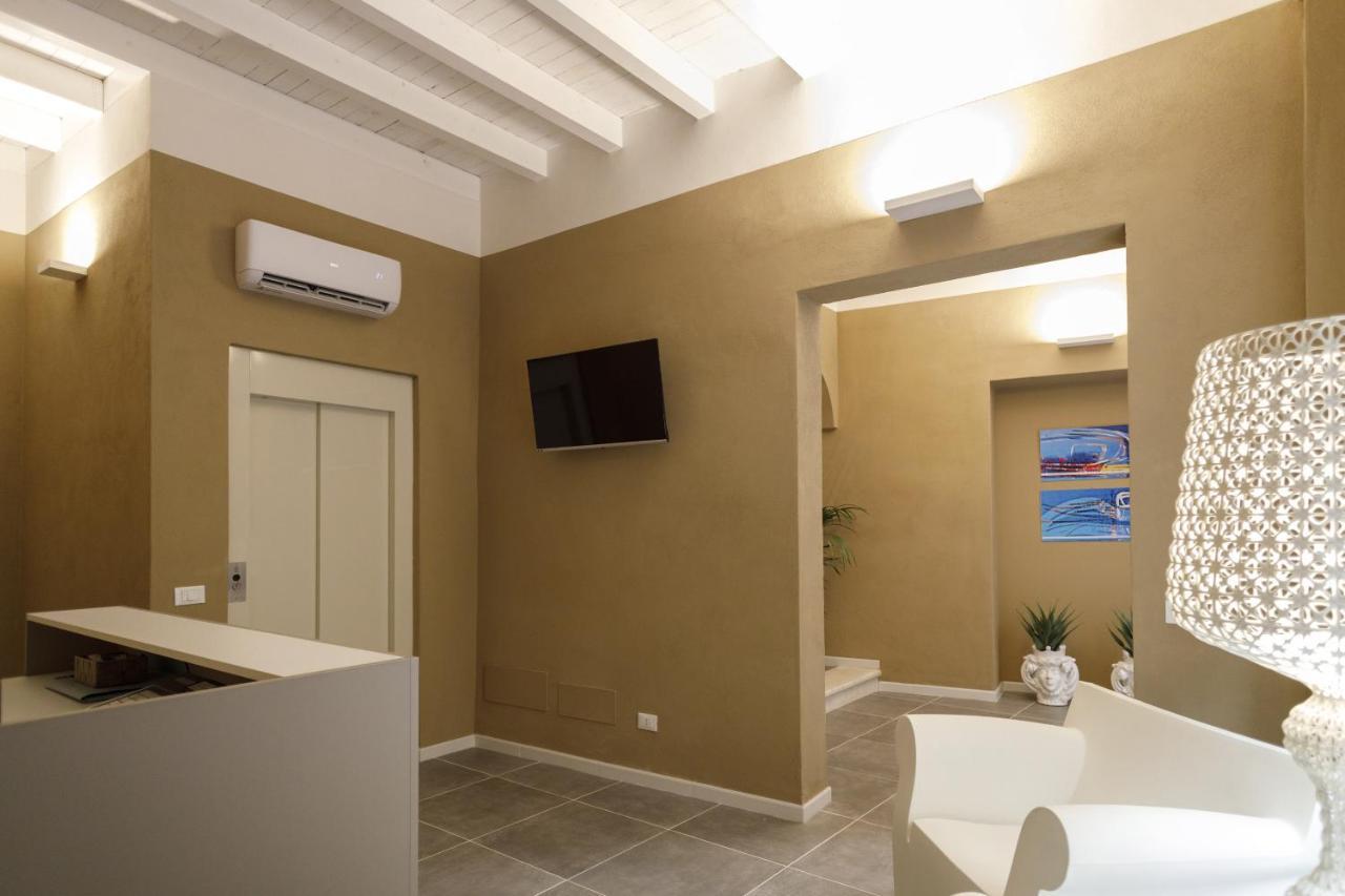 Palazzo Mancina Hotel Trapani Exterior photo